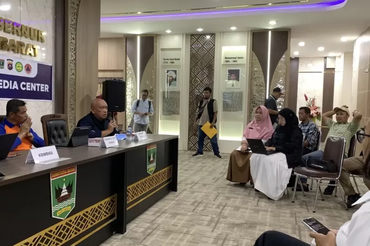 Komdigi Distribusikan Satelit dan Perbaiki BTS di Sumbar: Upaya Perkuat Jaringan Komunikasi 2025