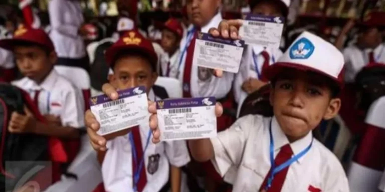 Jangan Sampai Terlewat! Cara Cek Nama Penerima KIP Kuliah di SIM KIP Kuliah Kemdiktisaintek