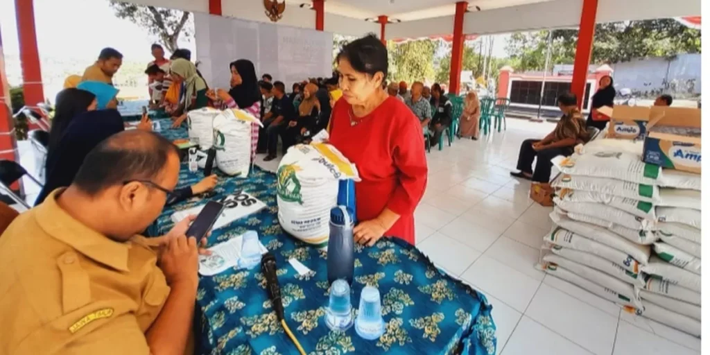 ALHAMDULILLAH, Bantuan Sosial Beras 10 Kg Diperpanjang 6 Bulan di Tahun 2025: Berikut Penjelasan Penerimanya!